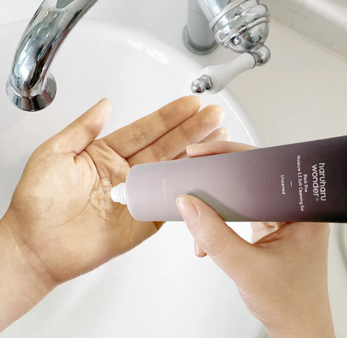 Haruharu Wonder Black Rice Moisture 5.5 Soft Cleansing Gel 100ml